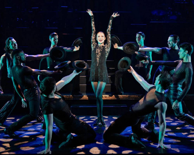 المسرحية الموسيقيّة الشهيرة “شيكاغو” تنتظرك في أبو ظبي هذا العام